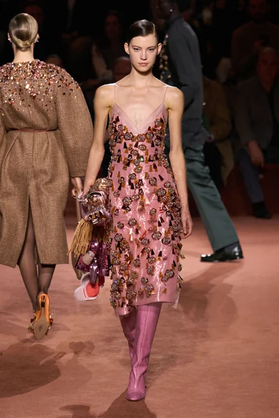 Look 28